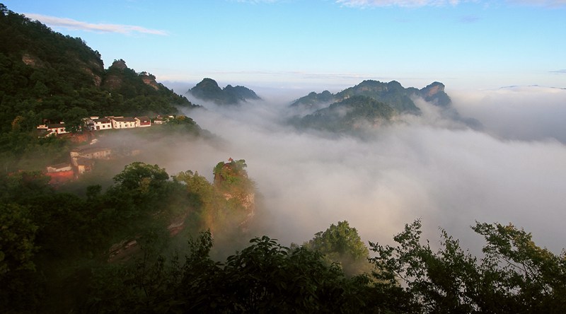仙居（作者：胡宏坤；；；；；；拍摄地点：休宁县齐云山镇齐云山村；；；；；；联系电话：18955966555；；；；；；联系地址：休宁县工商局）.jpg